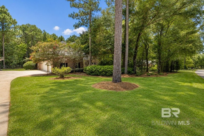 Exceptional estate home on approximately 1 acre in Fairhope's - photo 3
