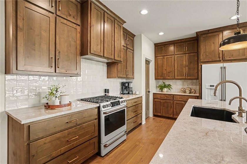 A stunning reverse ranch loaded with custom upgrades. Step - photo 15