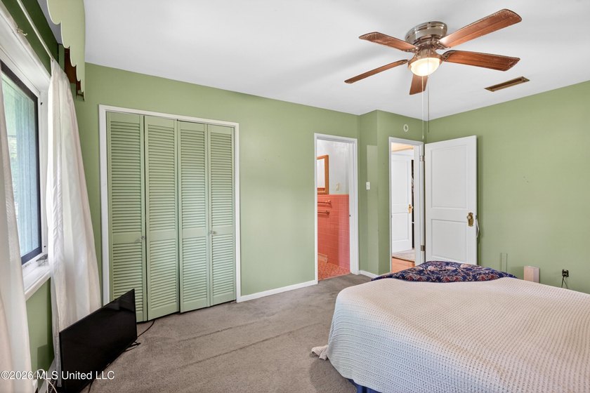Welcome to this charming 1950's gem nestled in the heart of - photo 22