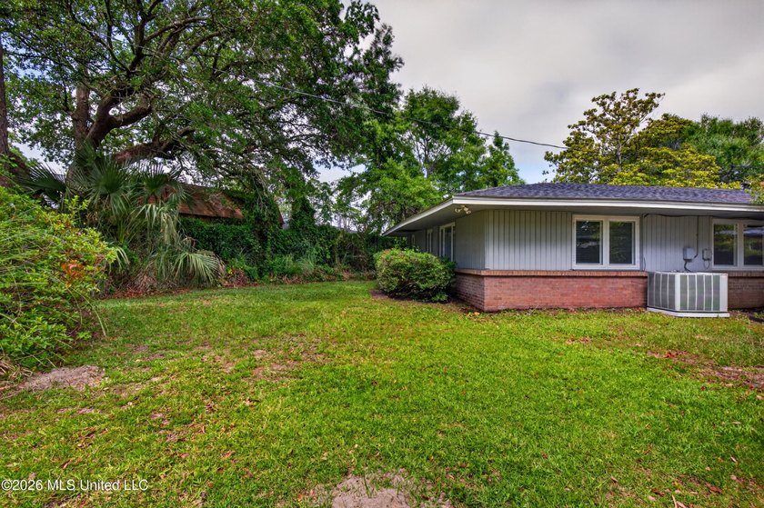 Welcome to this charming 1950's gem nestled in the heart of - photo 31