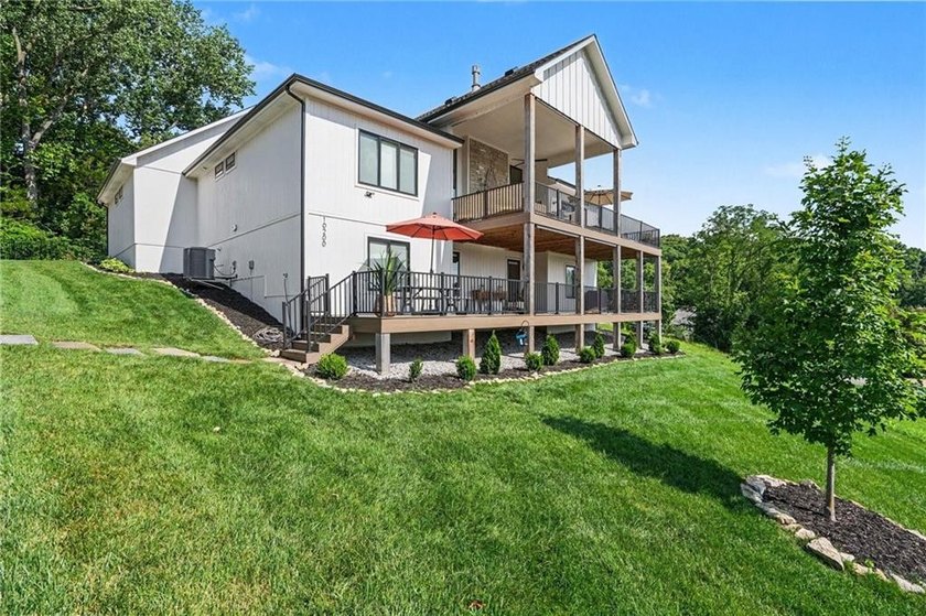 A stunning reverse ranch loaded with custom upgrades. Step - photo 35