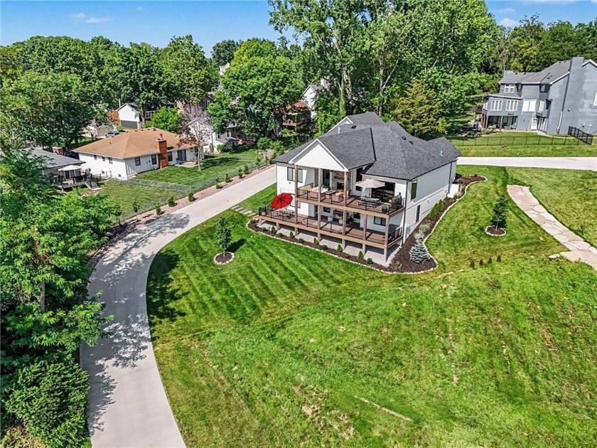 A stunning reverse ranch loaded with custom upgrades. Step - photo 38