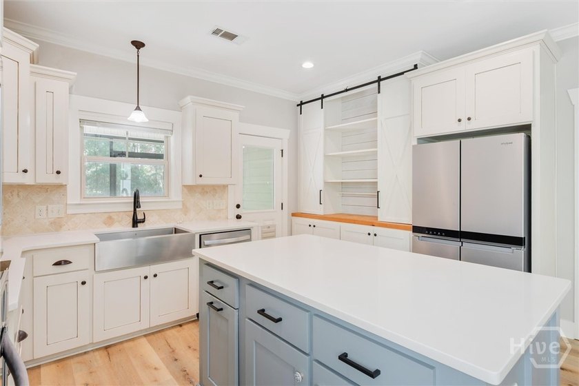 Charming Modern Farmhouse with Thoughtful, Easy Living. Designed - photo 21