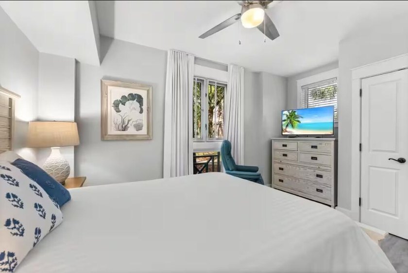 This newly renovated corner unit 2-bedroom lock off condo - photo 7