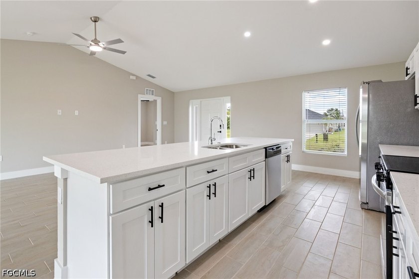 This brand new construction house is ready for you to make it a - photo 12
