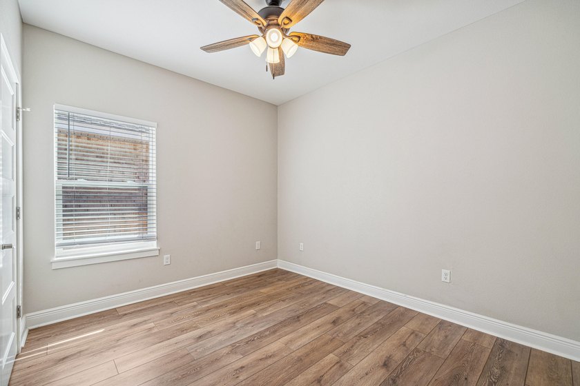 Welcome to this spacious, like-new 4-bedroom, 2-bath home lives - photo 23