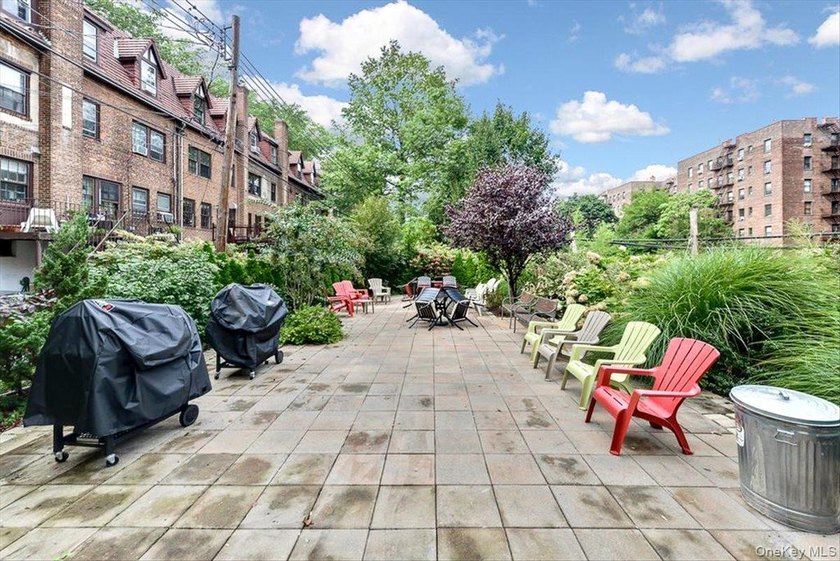 Sun-Filled 1-Bedroom + Office Corner Unit in Forest Hills Bright - photo 29