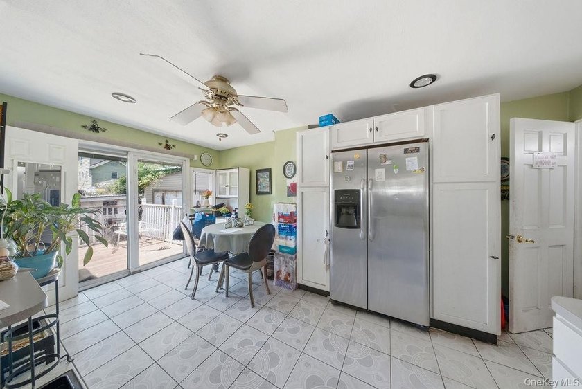 Single Family Home on a 3,000 sq ft lot with Private Driveway - photo 11