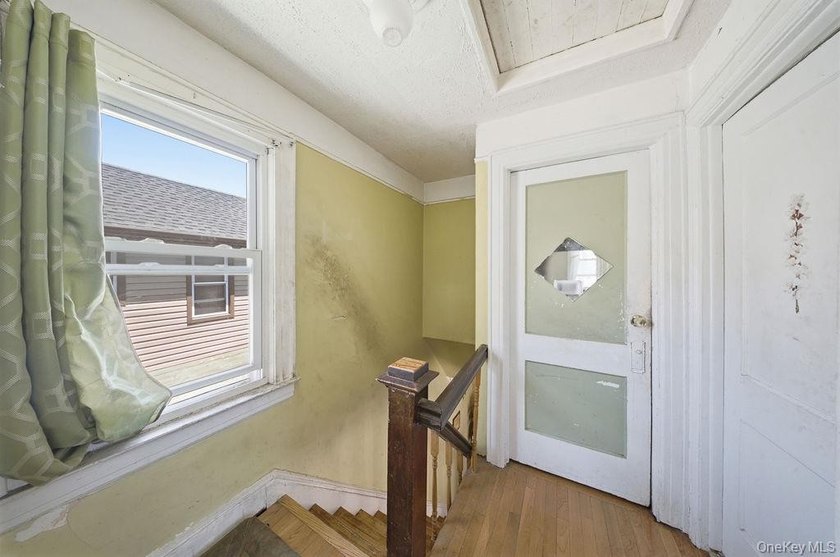 Single Family Home on a 3,000 sq ft lot with Private Driveway - photo 12