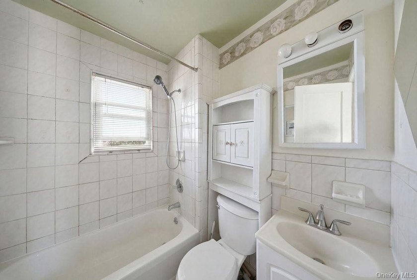 Single Family Home on a 3,000 sq ft lot with Private Driveway - photo 16