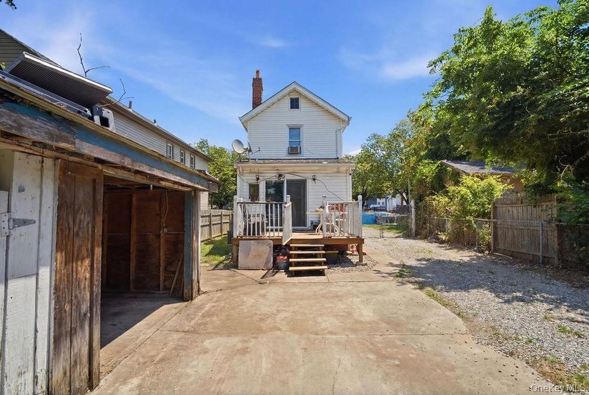 Single Family Home on a 3,000 sq ft lot with Private Driveway - photo 18