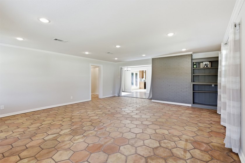 Beautiful 3-bedroom, 2-bath home featuring terracotta tile - photo 19