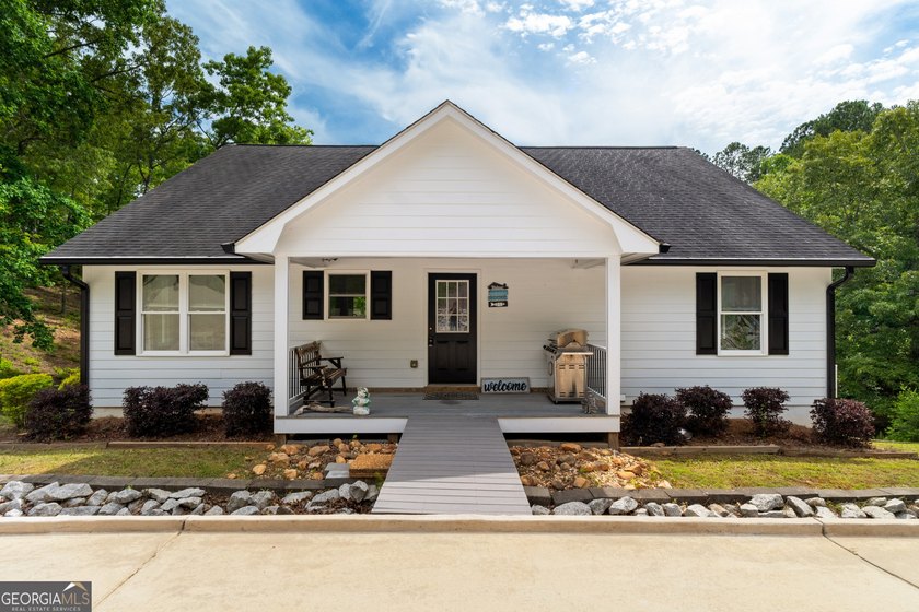 Experience the best of Lake Wedowee living with this stunning - photo 2