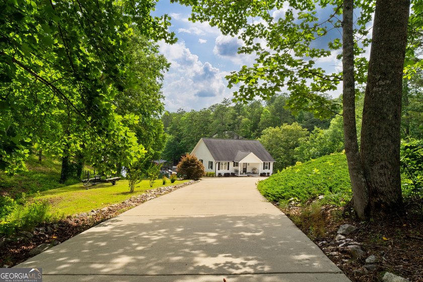 Experience the best of Lake Wedowee living with this stunning - photo 4