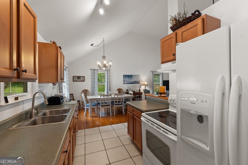 Experience the best of Lake Wedowee living with this stunning - photo 10