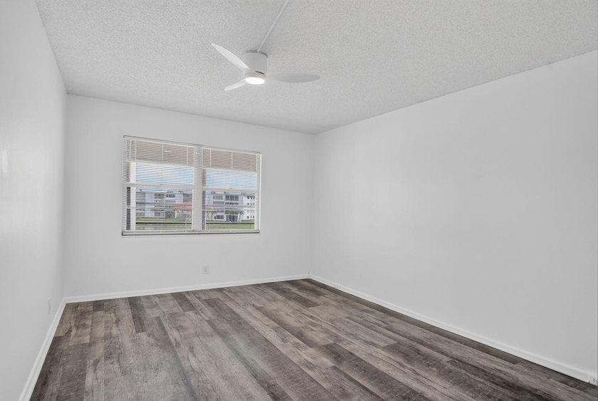 Welcome home! This freshly renovated, 3rd-floor 2-bed, 1.5-bath - photo 12