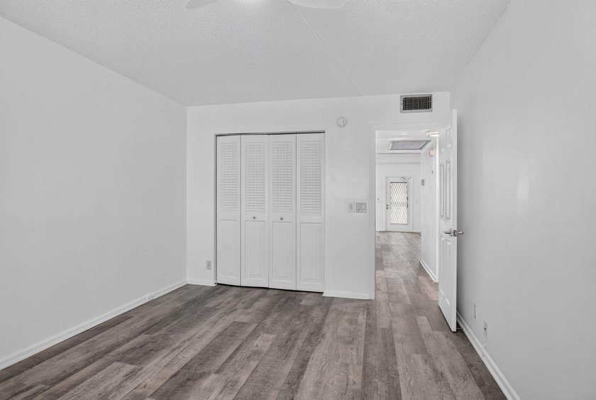 Welcome home! This freshly renovated, 3rd-floor 2-bed, 1.5-bath - photo 14