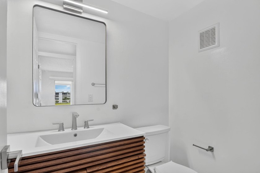 Welcome home! This freshly renovated, 3rd-floor 2-bed, 1.5-bath - photo 21