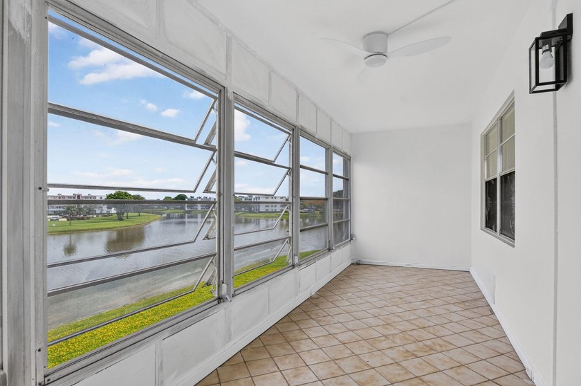 Welcome home! This freshly renovated, 3rd-floor 2-bed, 1.5-bath - photo 23