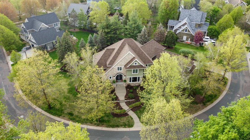 Beautiful home located in the highly sought after Liberty on the - photo 2