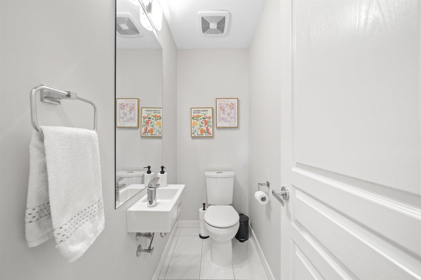 WATERFRONT 3 bed/2.5 bath townhome in Polygon's Beaufort Landing - photo 16