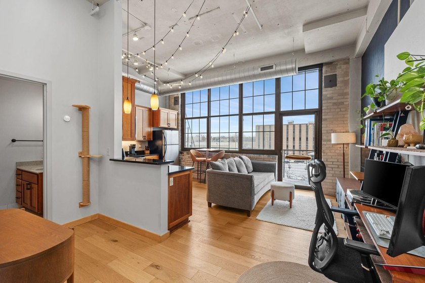 Stylish third-floor condo nestled in the heart of Northeast - photo 3