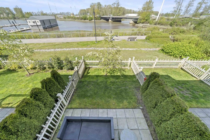 WATERFRONT 3 bed/2.5 bath townhome in Polygon's Beaufort Landing - photo 29
