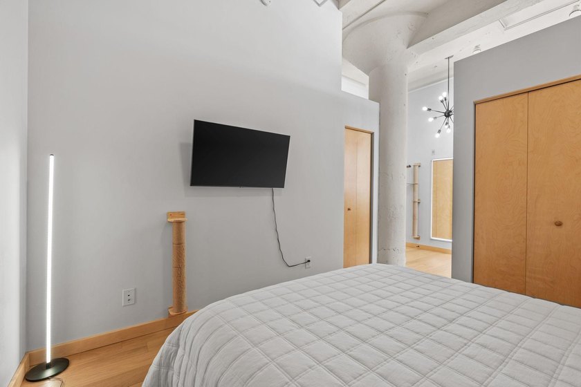 Stylish third-floor condo nestled in the heart of Northeast - photo 9