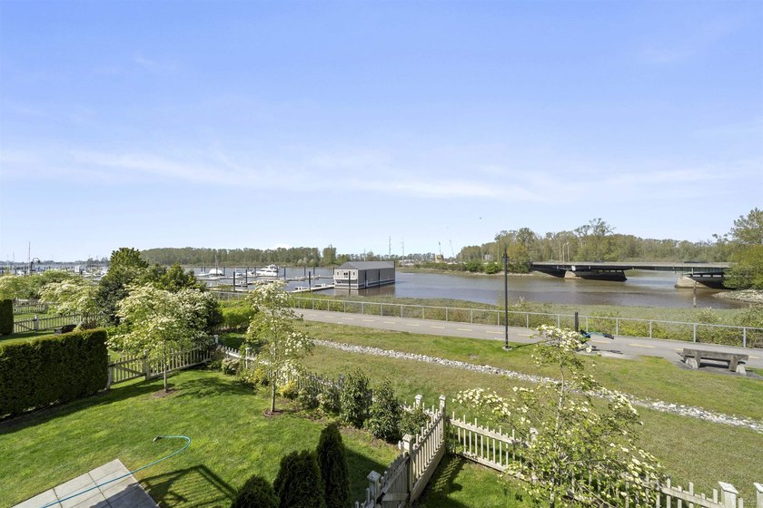 WATERFRONT 3 bed/2.5 bath townhome in Polygon's Beaufort Landing - photo 31