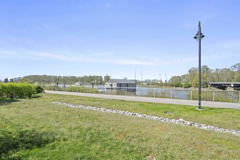 WATERFRONT 3 bed/2.5 bath townhome in Polygon's Beaufort Landing - photo 32