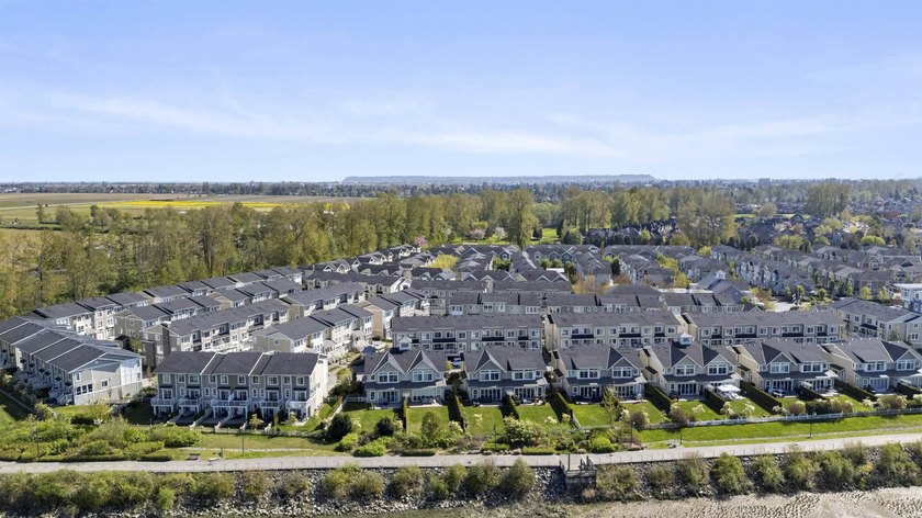 WATERFRONT 3 bed/2.5 bath townhome in Polygon's Beaufort Landing - photo 34