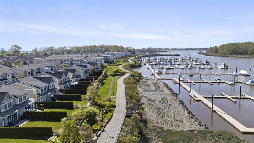 WATERFRONT 3 bed/2.5 bath townhome in Polygon's Beaufort Landing - photo 35