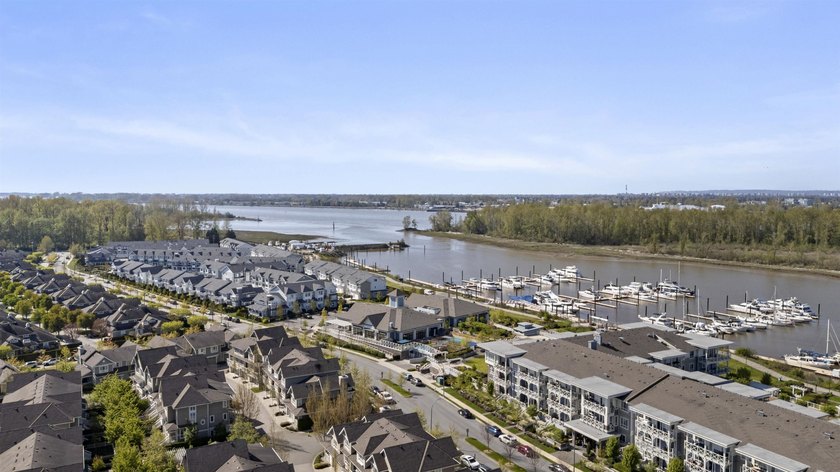 WATERFRONT 3 bed/2.5 bath townhome in Polygon's Beaufort Landing - photo 36