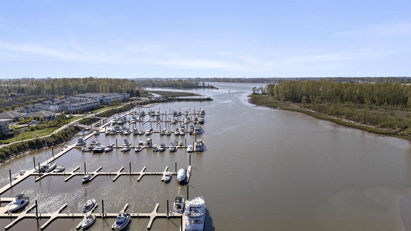 WATERFRONT 3 bed/2.5 bath townhome in Polygon's Beaufort Landing - photo 39