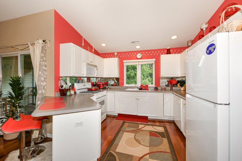WILLIAMS BAY - BAYSIDE POINTE 2BR/2BA SECOND-FLOOR CONDO with - photo 13