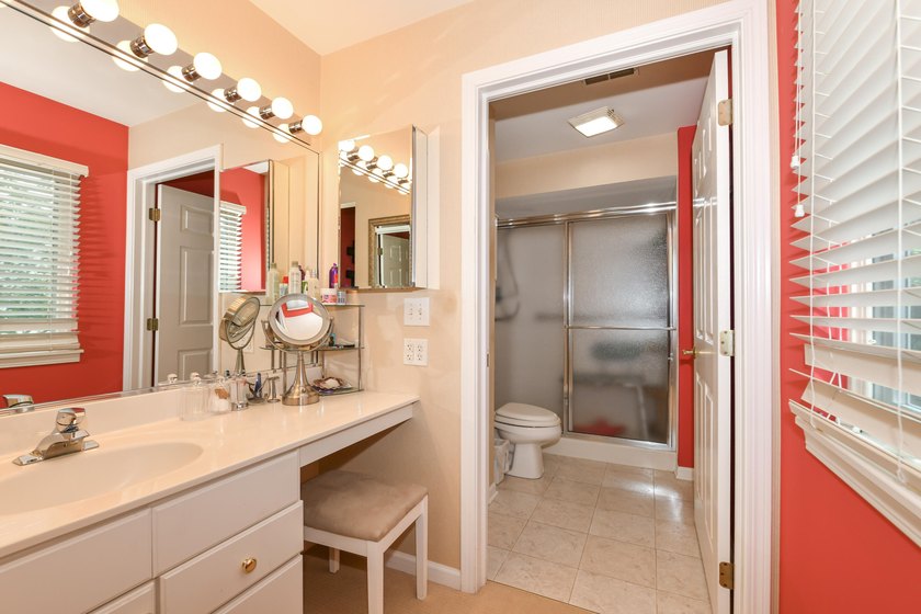 WILLIAMS BAY - BAYSIDE POINTE 2BR/2BA SECOND-FLOOR CONDO with - photo 17