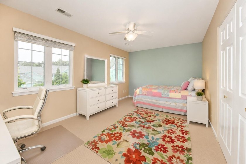 WILLIAMS BAY - BAYSIDE POINTE 2BR/2BA SECOND-FLOOR CONDO with - photo 18