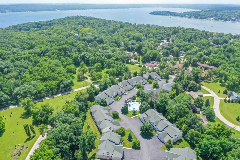 WILLIAMS BAY - BAYSIDE POINTE 2BR/2BA SECOND-FLOOR CONDO with - photo 25