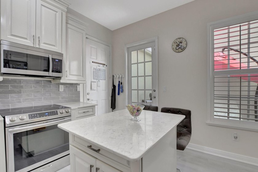 Modern, Move-In Ready Townhome in Central Park - Low HOA, Prime - photo 14