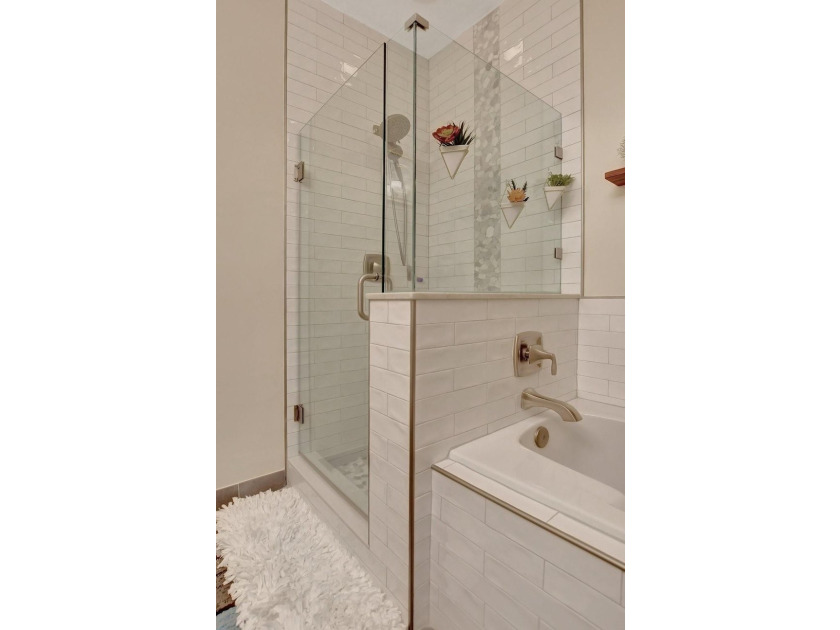 Modern, Move-In Ready Townhome in Central Park - Low HOA, Prime - photo 22