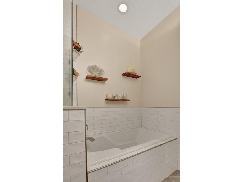 Modern, Move-In Ready Townhome in Central Park - Low HOA, Prime - photo 23