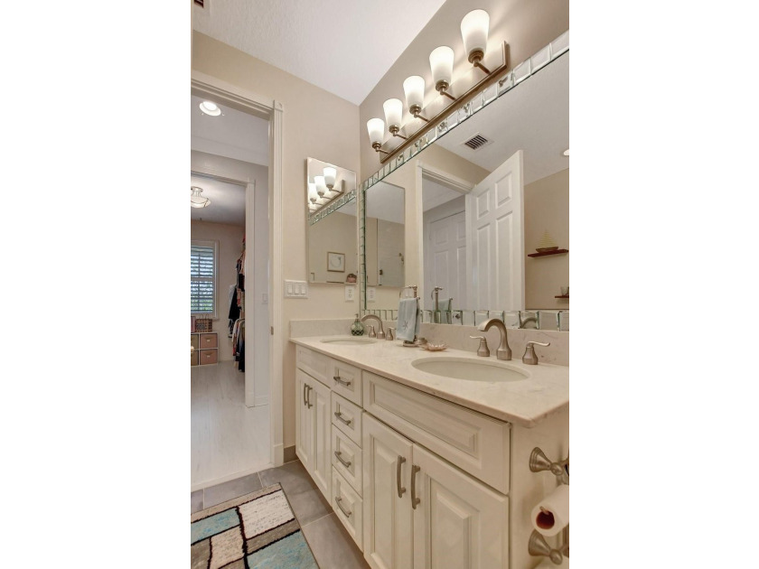 Modern, Move-In Ready Townhome in Central Park - Low HOA, Prime - photo 24