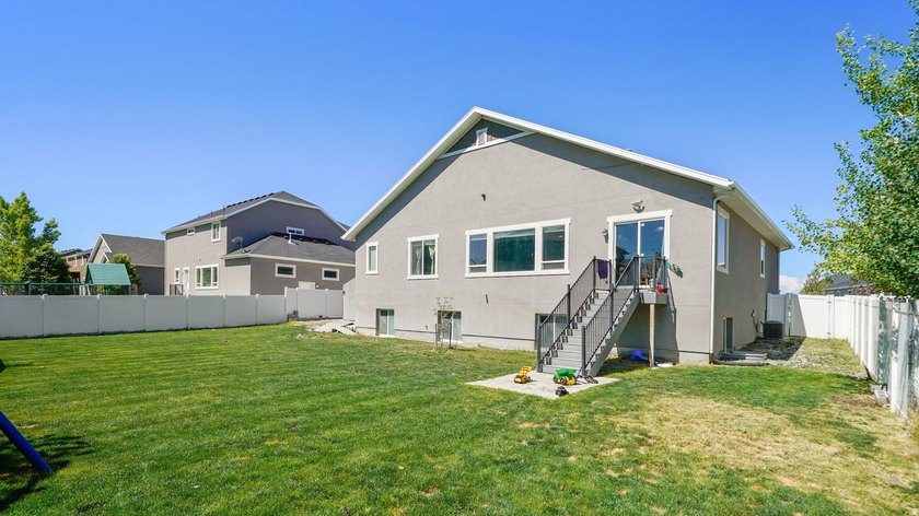 Beautiful home features recently installed LVP (Luxury Vinyl - photo 27