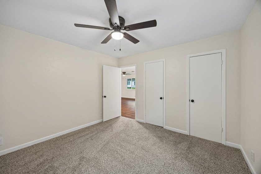 Investor opportunity! Don't miss your chance to own two homes - photo 11