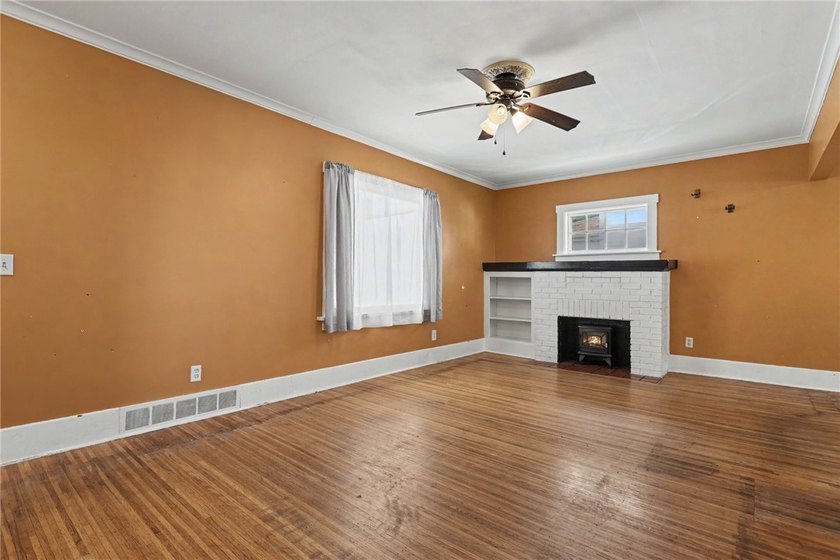 Welcome to 15 Alford Street! This charming 3-bedroom, 1-bath - photo 5