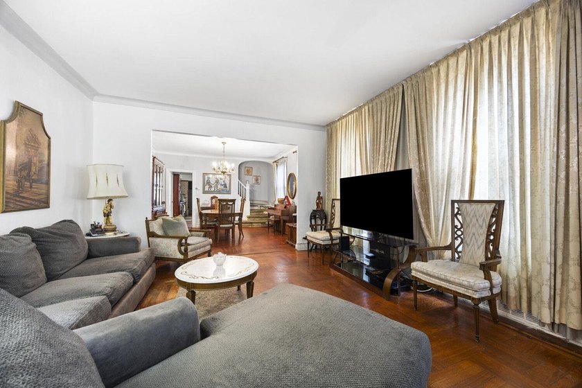 Welcome to 1003 Lenox Road, a spacious 3-bedroom, 2.5-bathroom - photo 3