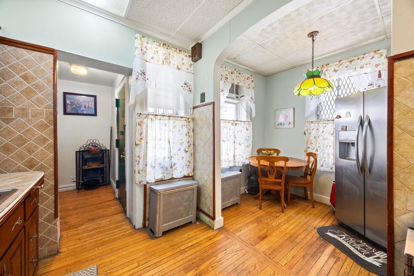 Welcome to 1003 Lenox Road, a spacious 3-bedroom, 2.5-bathroom - photo 8