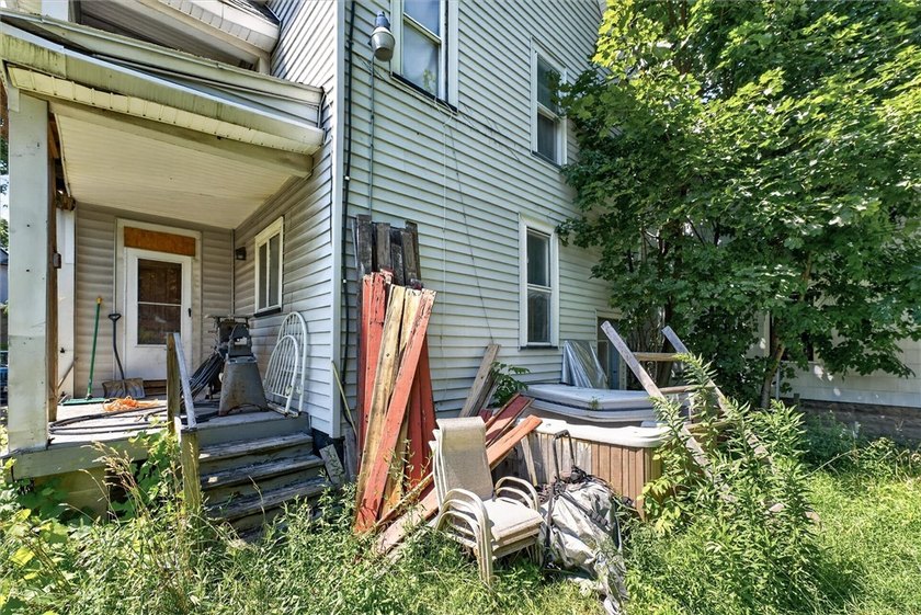 Welcome to 20 Quincy St in the very popular Beechwood - photo 3