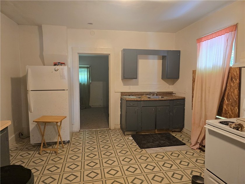 Outstanding opportunity for investors or owner-occupants! This - photo 12