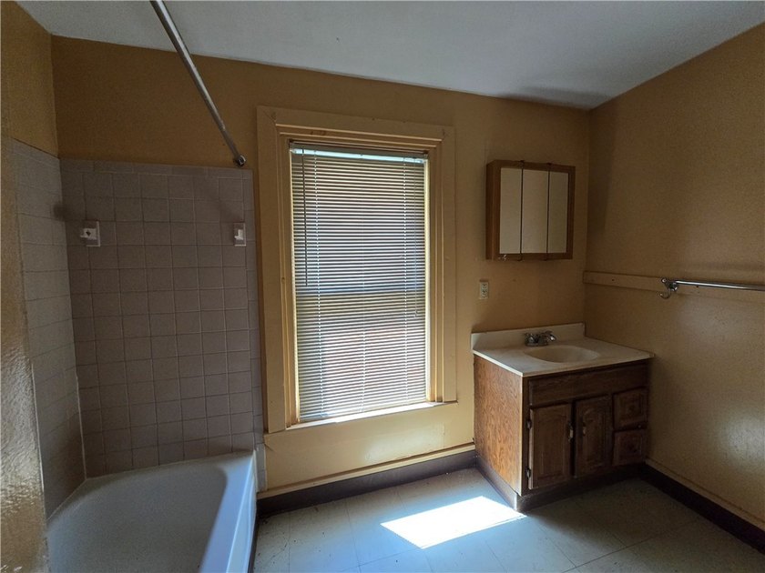 Outstanding opportunity for investors or owner-occupants! This - photo 19